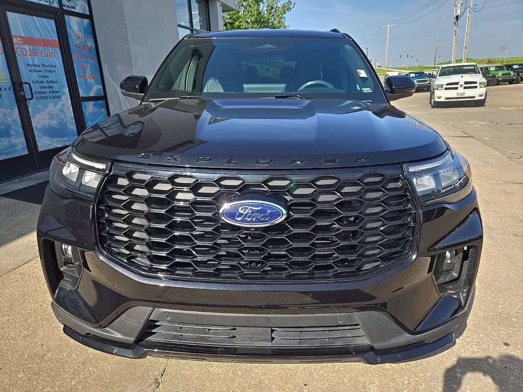 Used 2025 Ford Explorer ST-Line AWD/4WD image 17