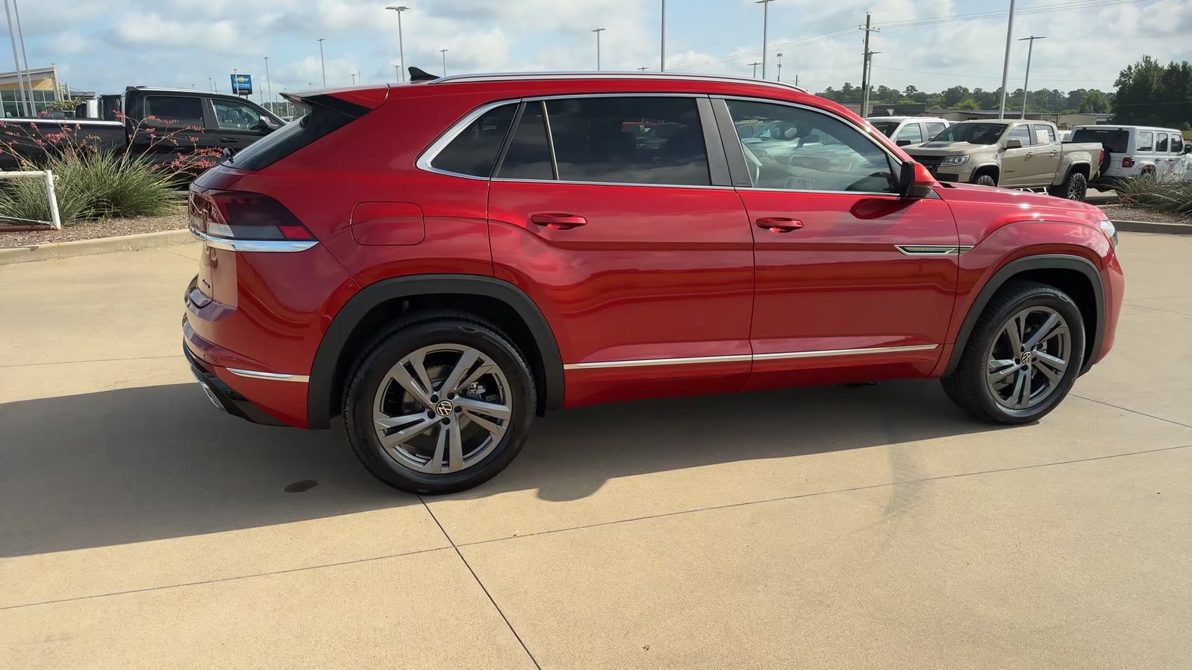 Used 2024 Volkswagen Atlas Cross Sport SEL R-Line AWD/4WD image 8