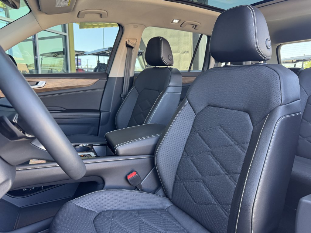 Used 2024 Volkswagen Atlas SE w/ Panoramic Sunroof Package image 34