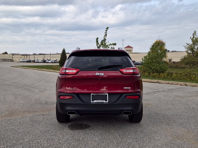 Used 2015 Jeep Cherokee Latitude w/ Comfort/Convenience Group AWD/4WD image 6