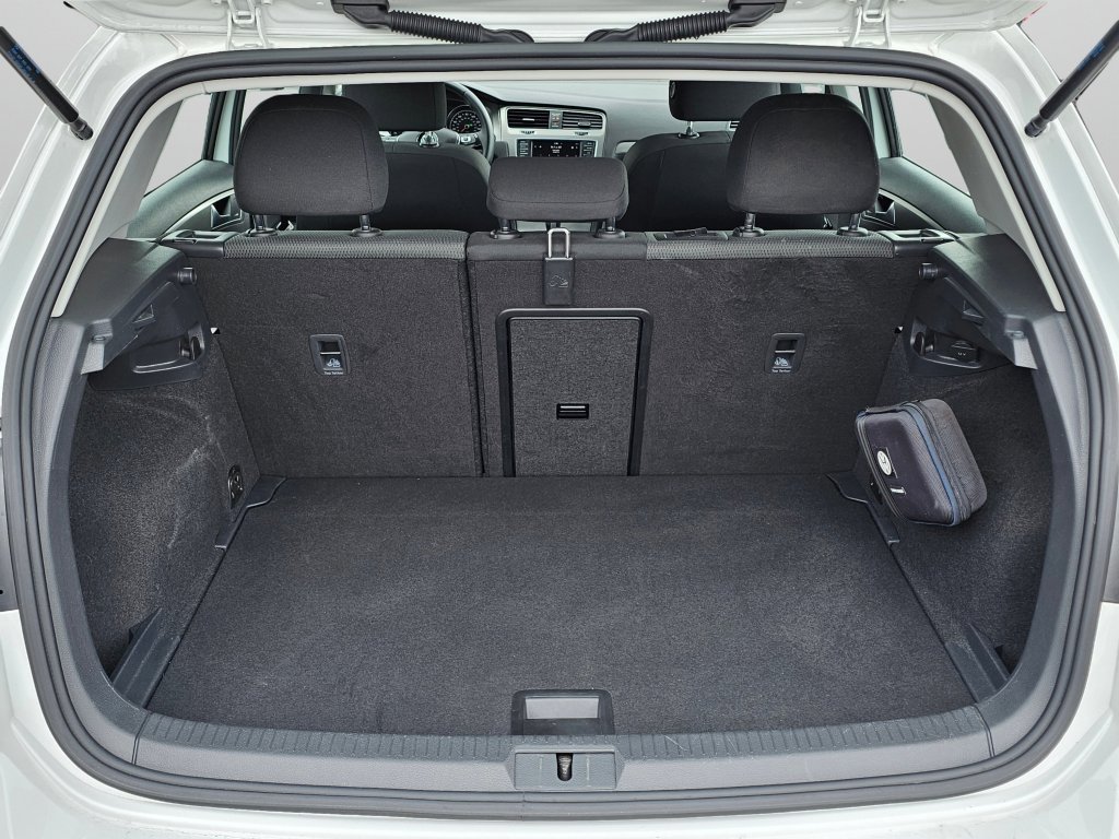 Used 2017 Volkswagen Golf S image 17