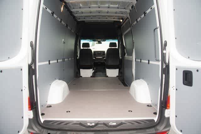 Used 2025 Mercedes-Benz Sprinter 2500 image 36