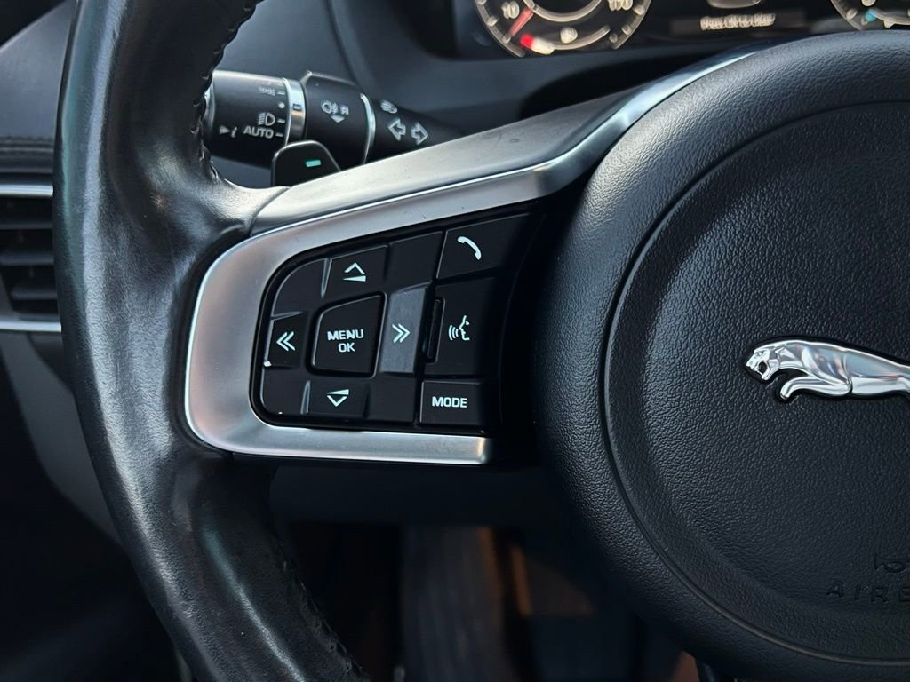 Used 2020 Jaguar F-PACE Prestige image 38