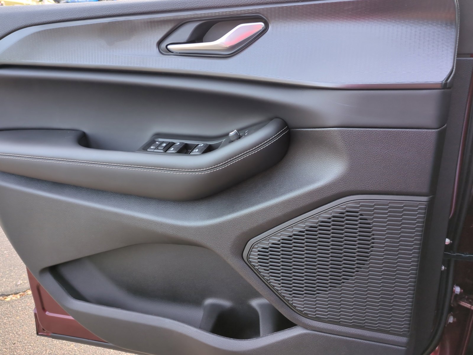 New 2025 Jeep Grand Cherokee Altitude image 13