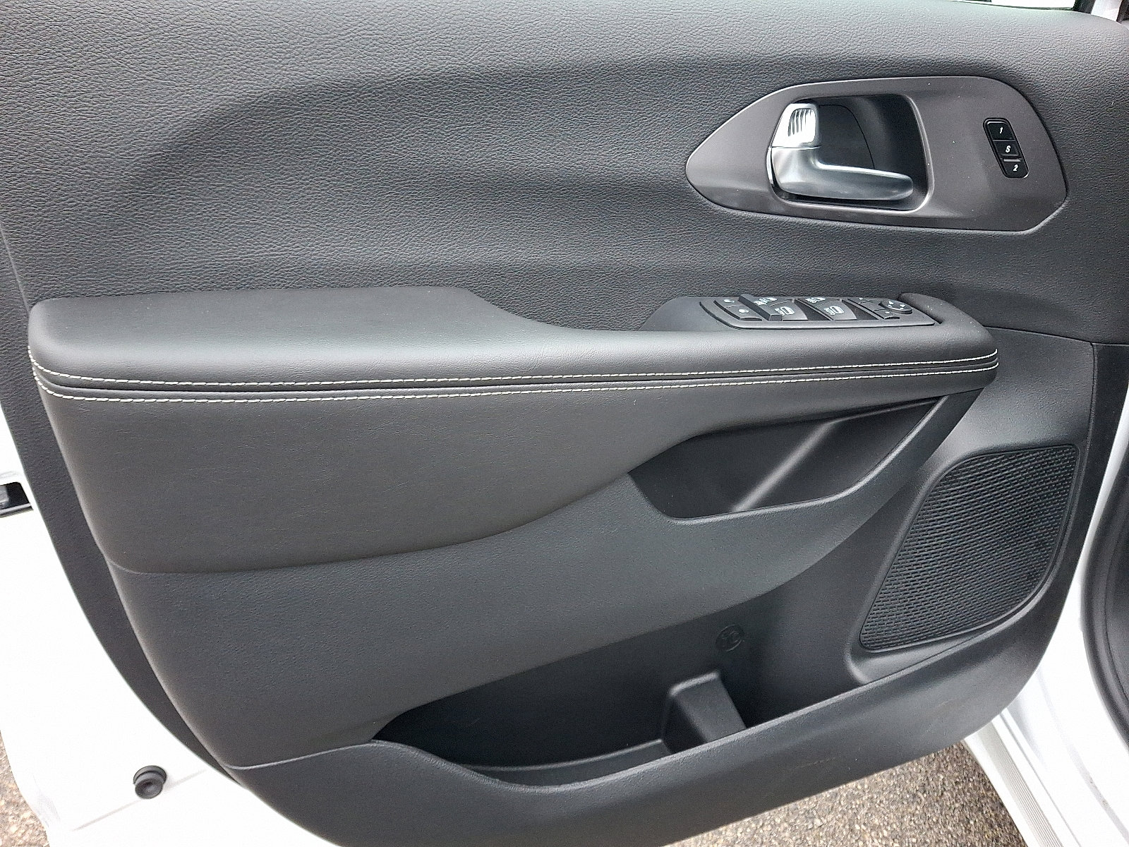 New 2026 Chrysler Pacifica Select image 10