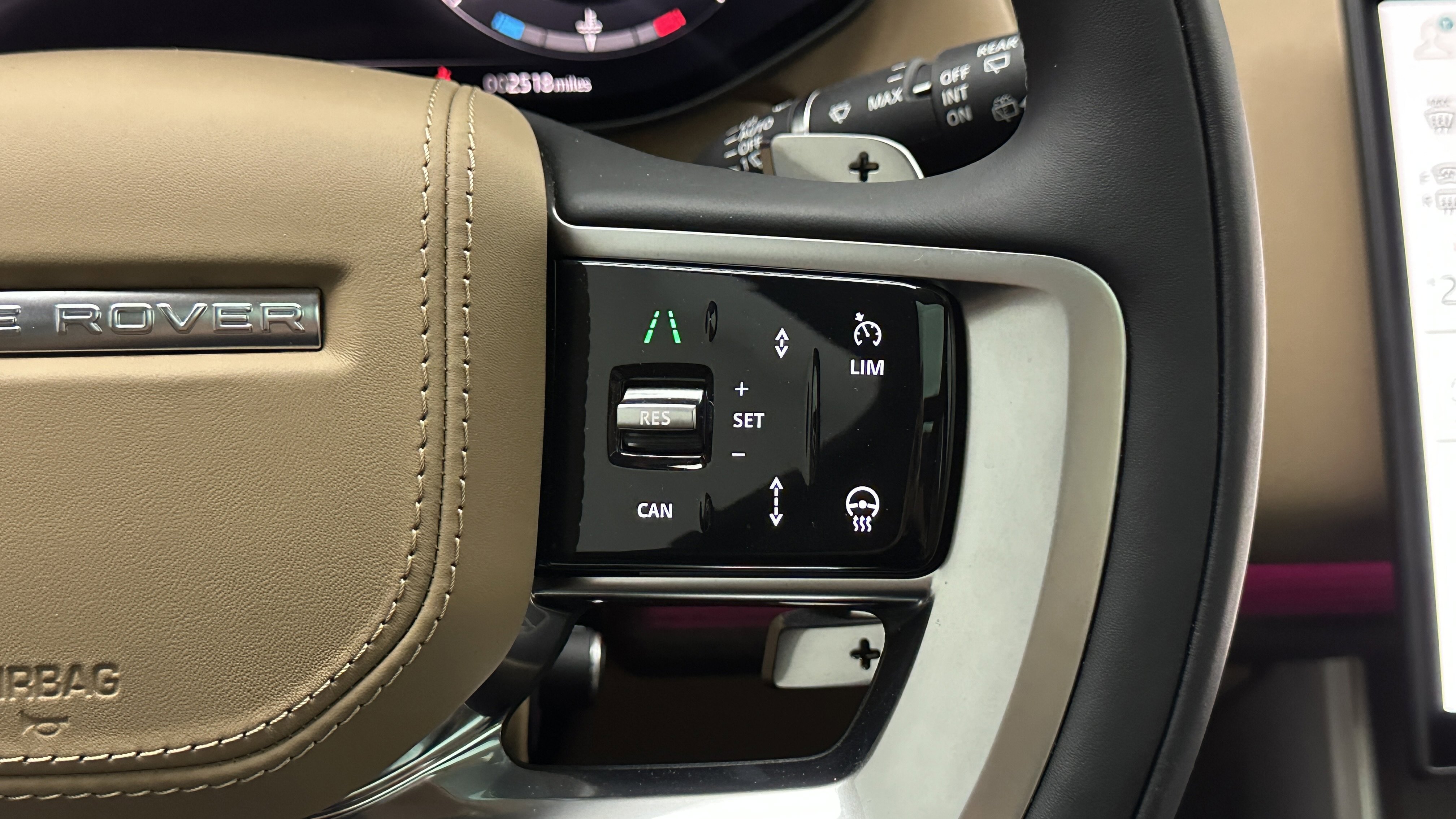 Used 2025 Land Rover Range Rover Long Wheelbase SE image 16