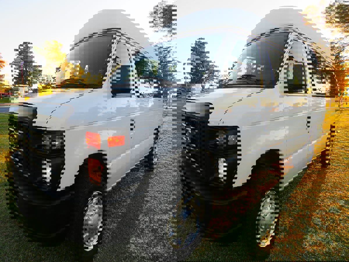 Used 2012 Ford E-150 and Econoline 150 w/ PWR Group image 2