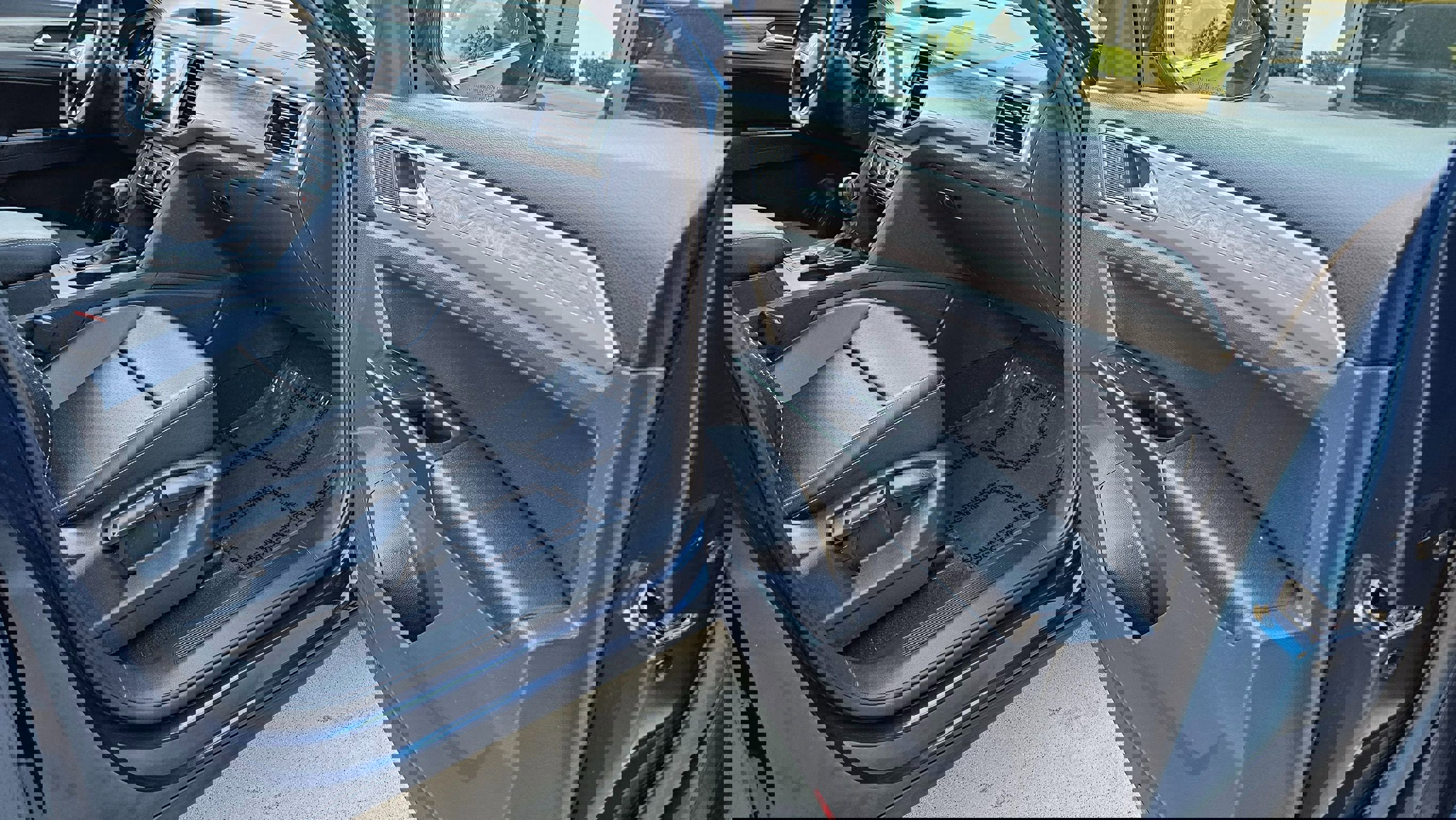 Used 2020 Volkswagen Atlas Cross Sport SE image 28