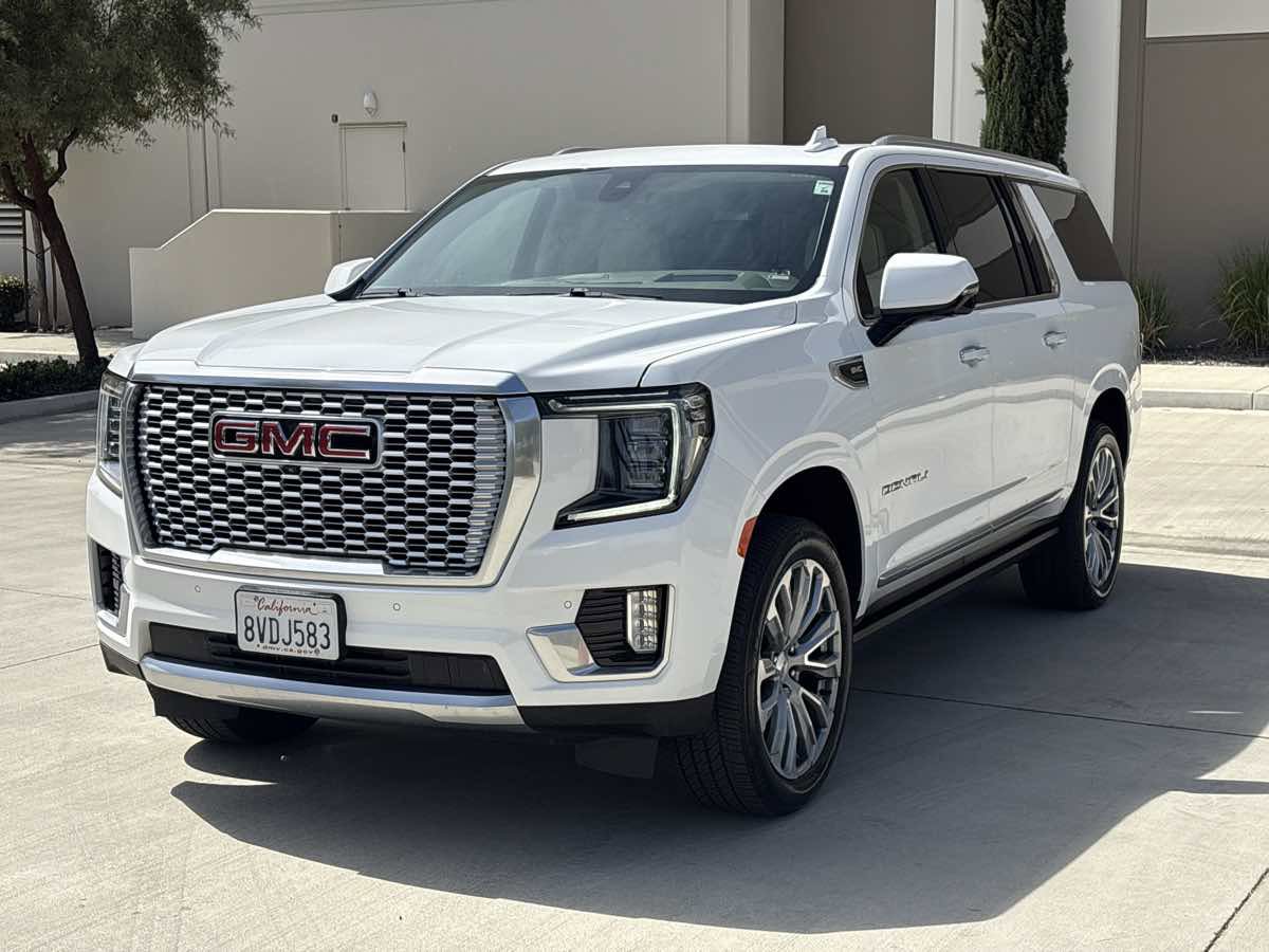 Used 2021 GMC Yukon XL Denali w/ Denali Ultimate Package image 7