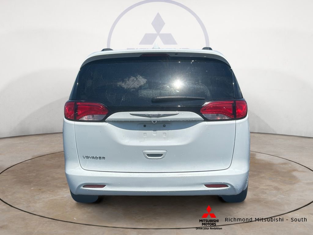 Used 2020 Chrysler Voyager Lxi FWD image 4
