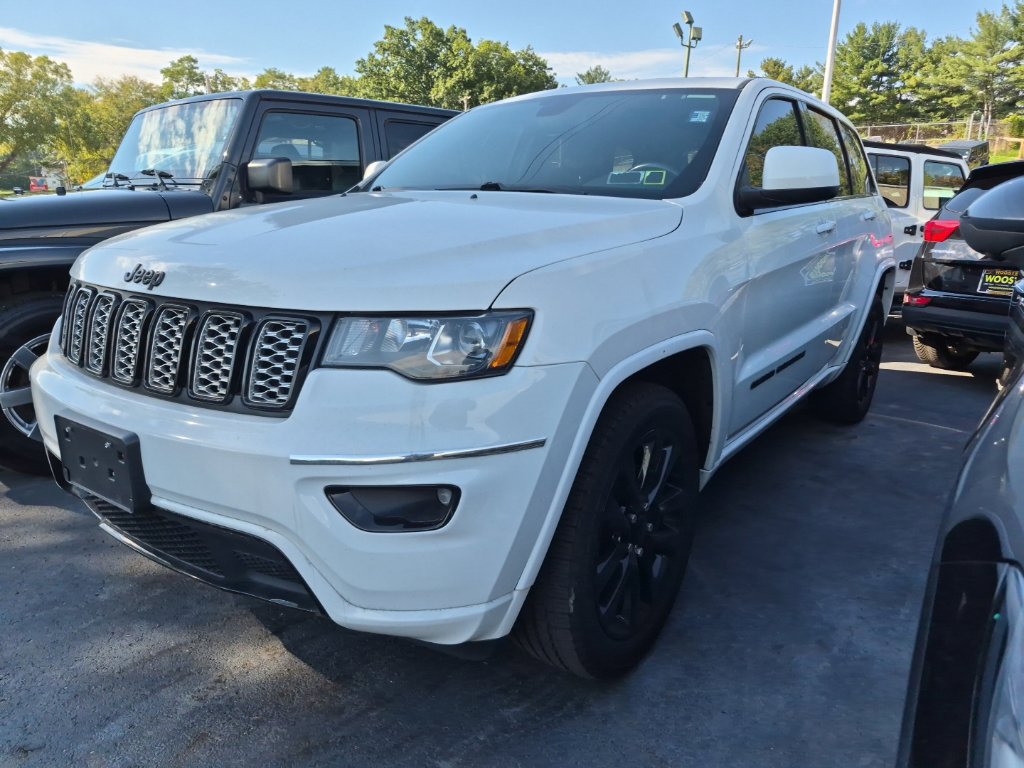 Used 2020 Jeep Grand Cherokee Altitude AWD/4WD image 2