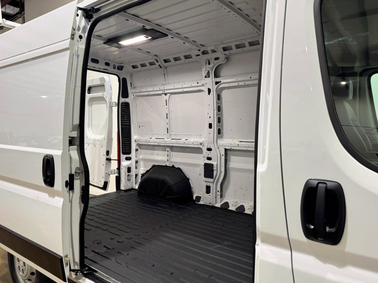 Used 2022 RAM ProMaster 2500 w/ Convenience Group image 53
