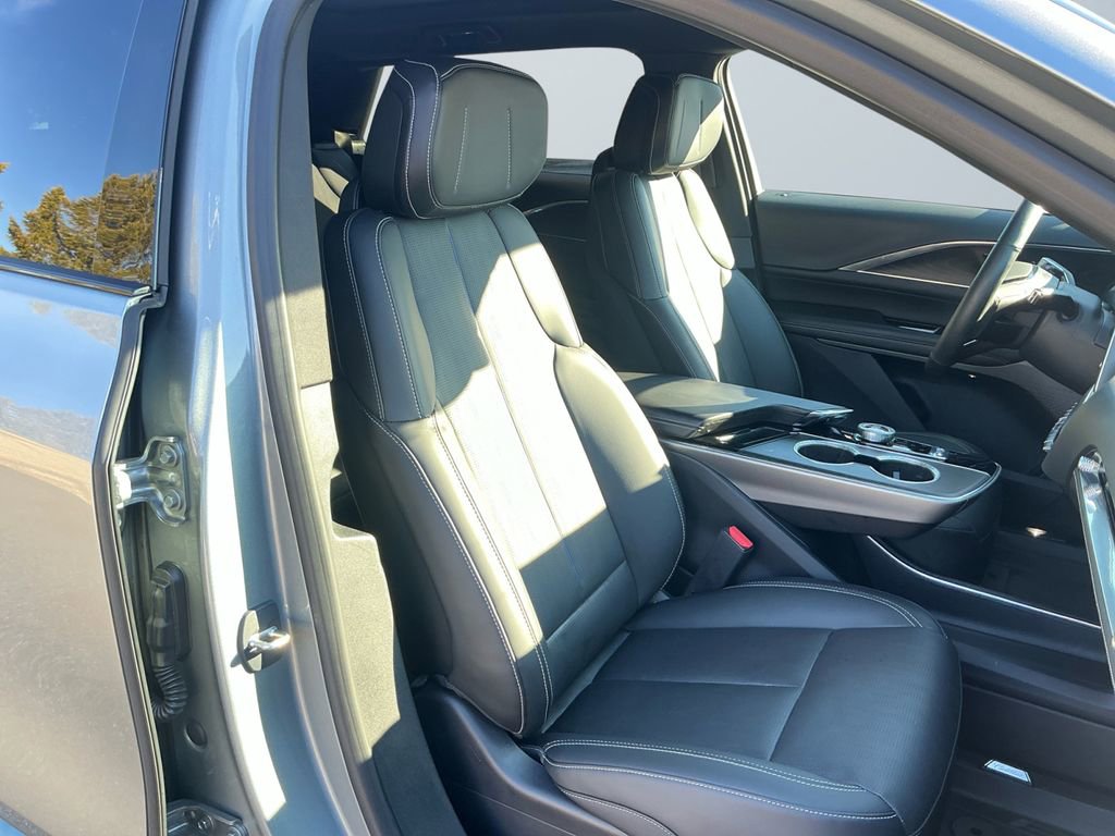 Used 2024 Cadillac Lyriq Sport image 16