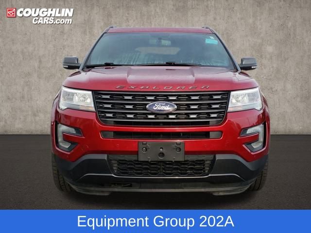 Used 2017 Ford Explorer XLT w/ Equipment Group 202A image 3