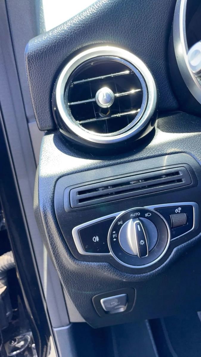 Used 2019 Mercedes-Benz GLC 300 4MATIC image 25