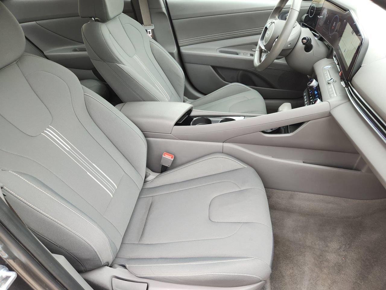 Used 2025 Hyundai Elantra SEL FWD image 9