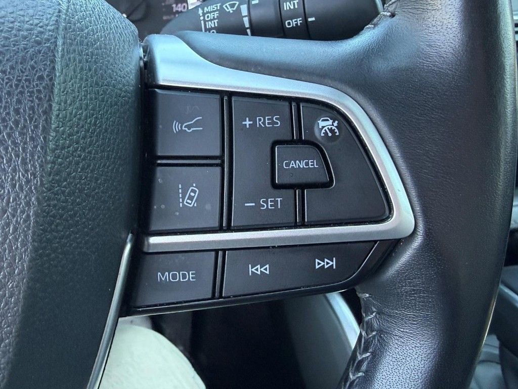 Certified 2023 Toyota Highlander XLE image 17