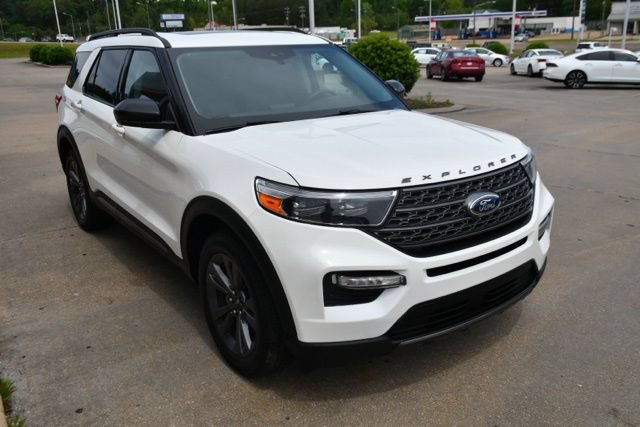Used 2023 Ford Explorer XLT w/ Equipment Group 202A AWD/4WD image 7