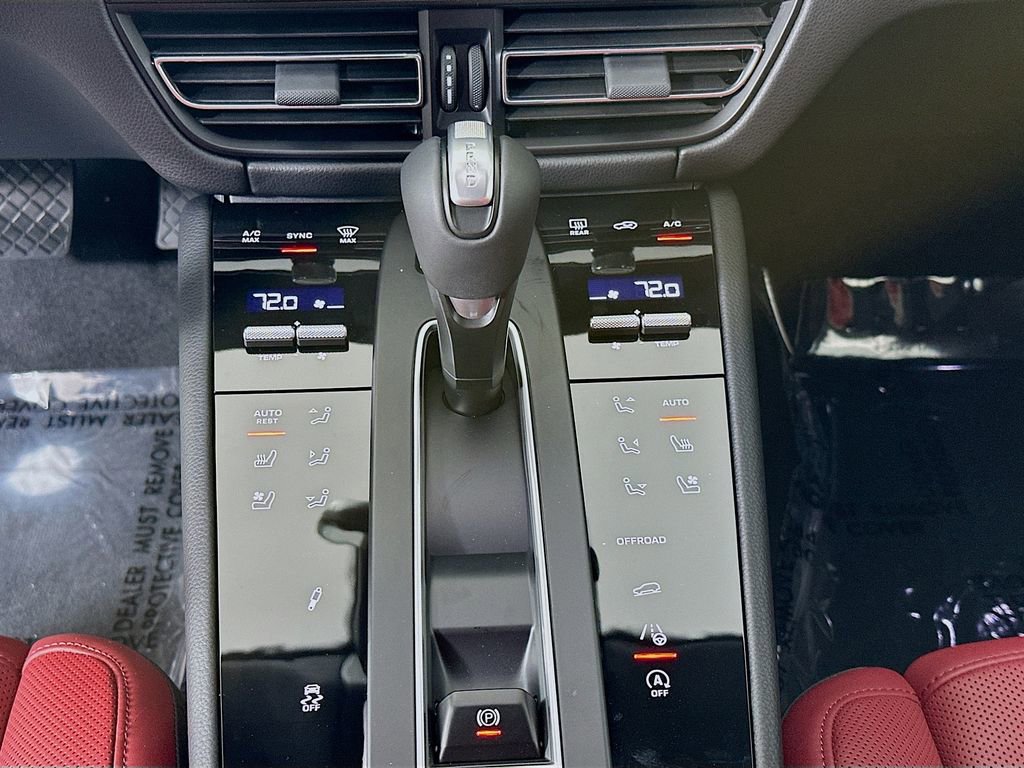 Certified 2026 Porsche Macan Turbo AWD/4WD image 19