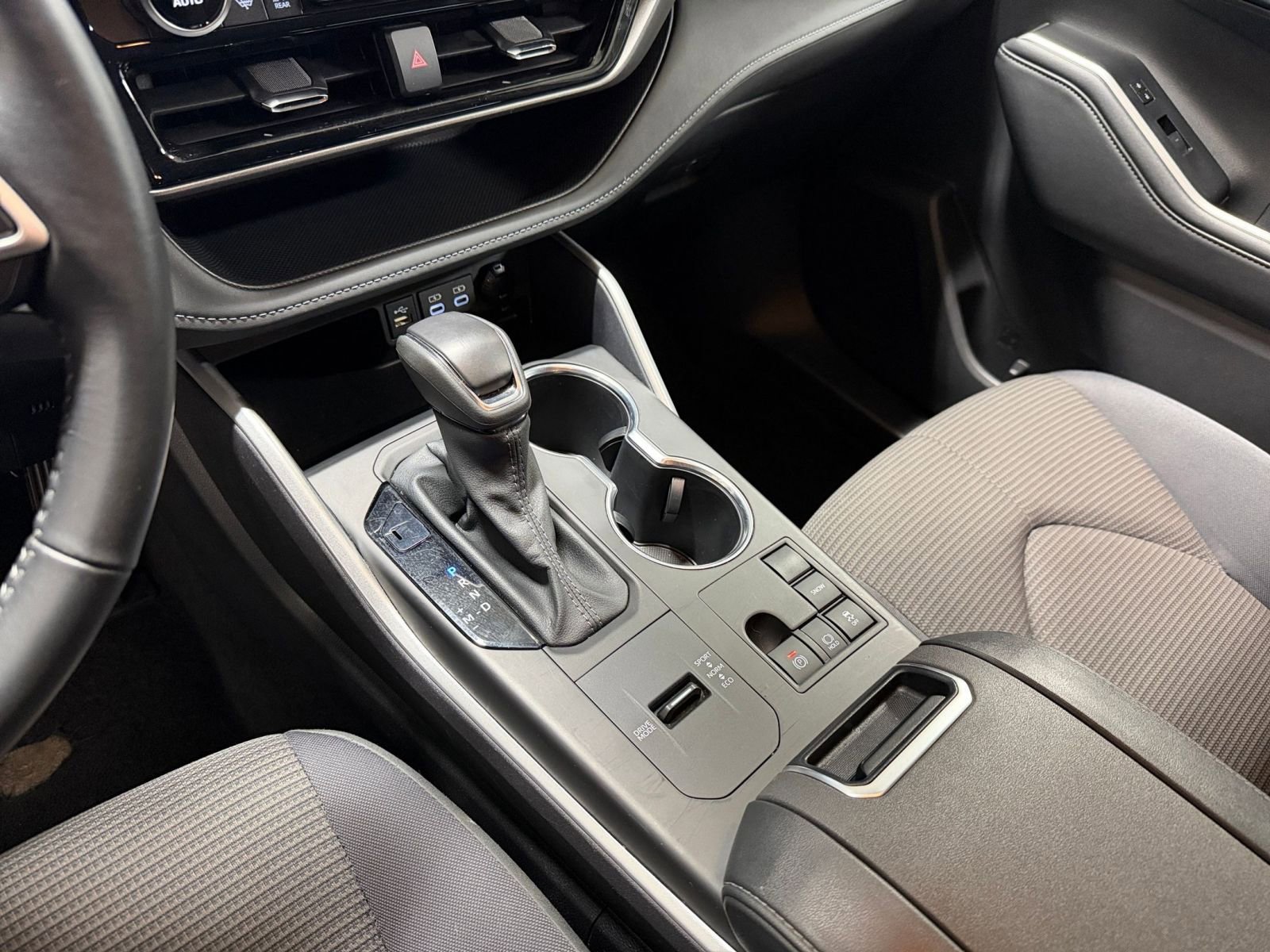 Used 2025 Toyota Highlander LE image 42