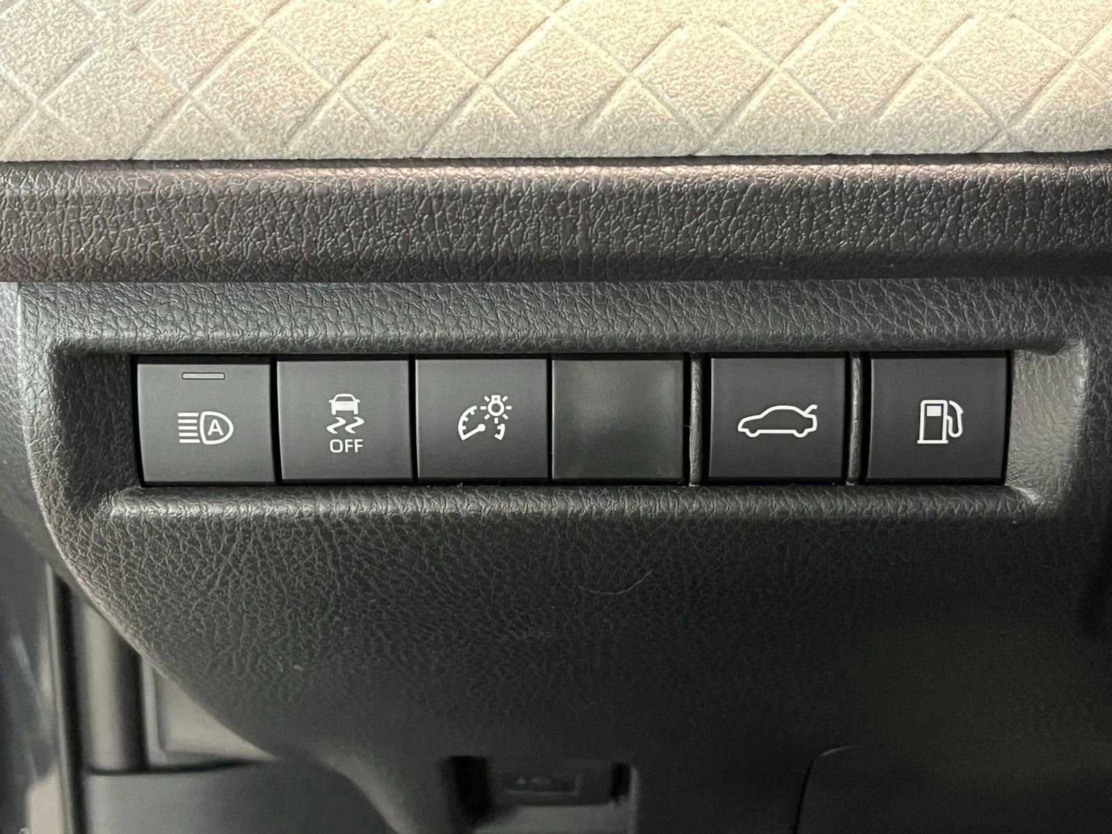 Used 2026 Toyota Camry XLE FWD image 35