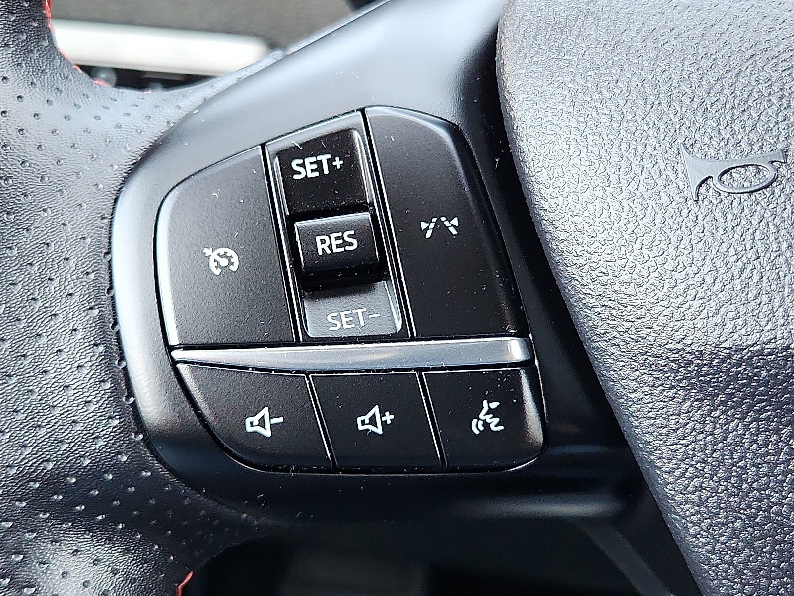 Used 2025 Ford Escape ST-Line image 16