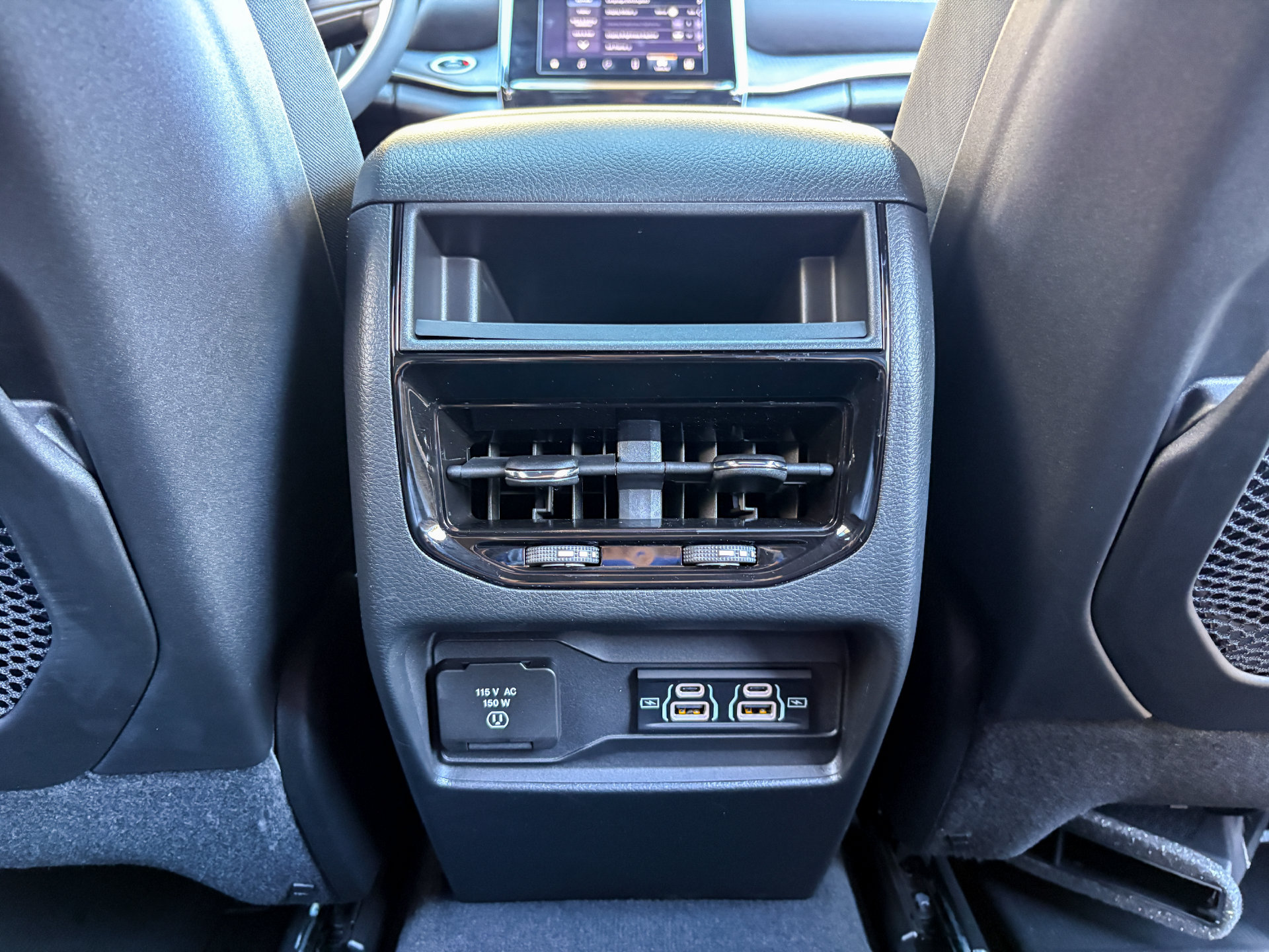 Used 2025 Jeep Grand Cherokee Altitude AWD/4WD image 25