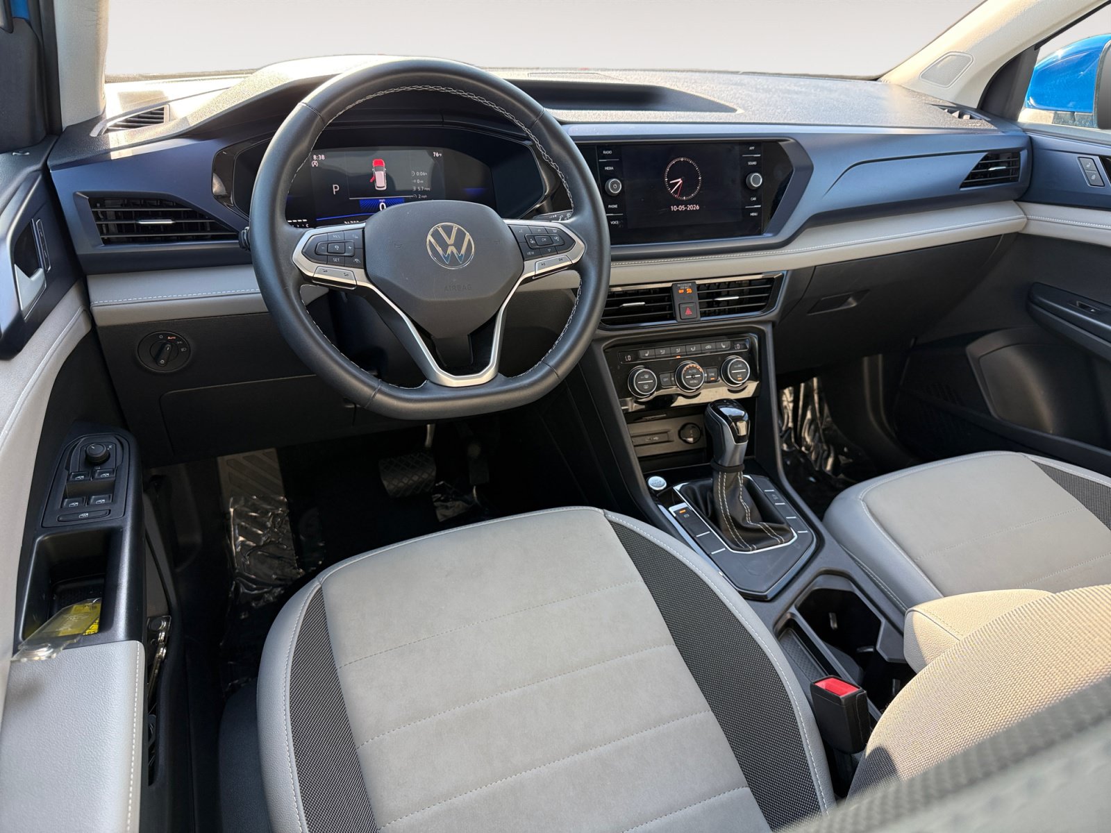 Used 2024 Volkswagen Taos SE w/ Panoramic Sunroof Package FWD image 15