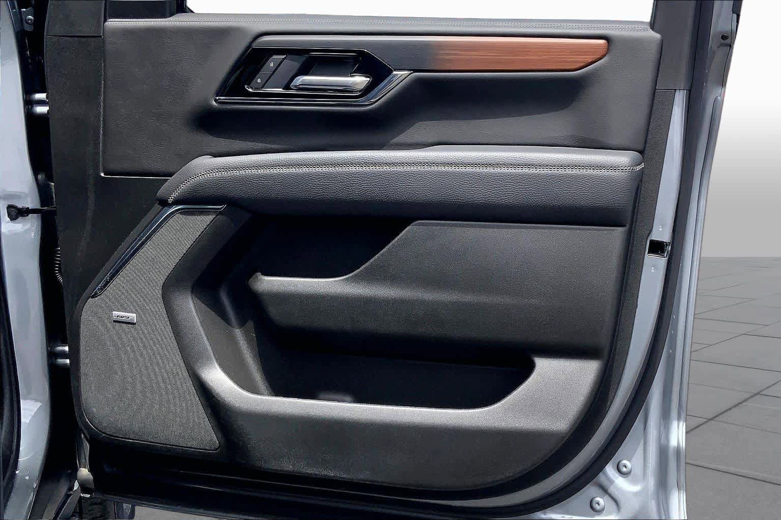 Used 2025 GMC Yukon XL Denali AWD/4WD image 22