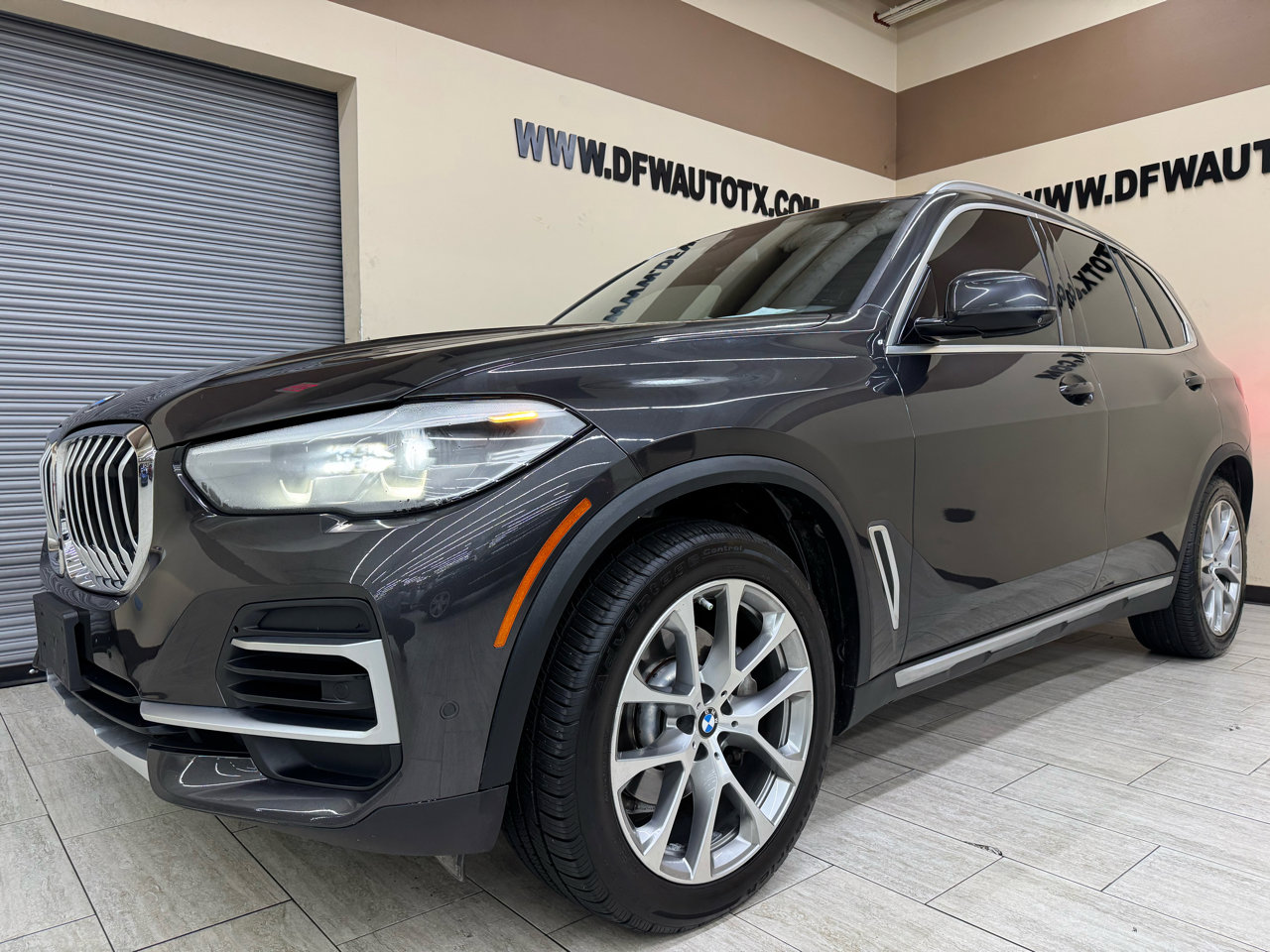 Used 2022 BMW X5 sDrive40i w/ Luxury Seating Package image 2