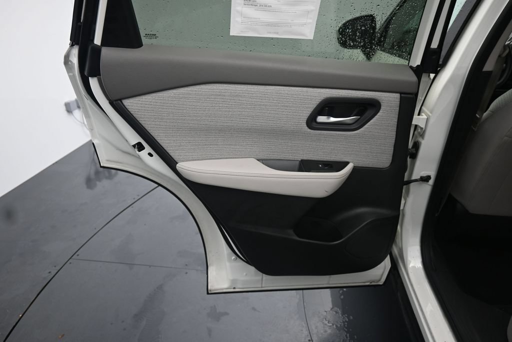Used 2023 Nissan Rogue SV AWD/4WD image 17