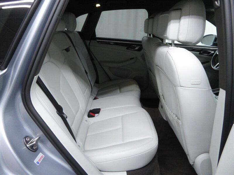 Used 2021 Porsche Macan S AWD/4WD image 30