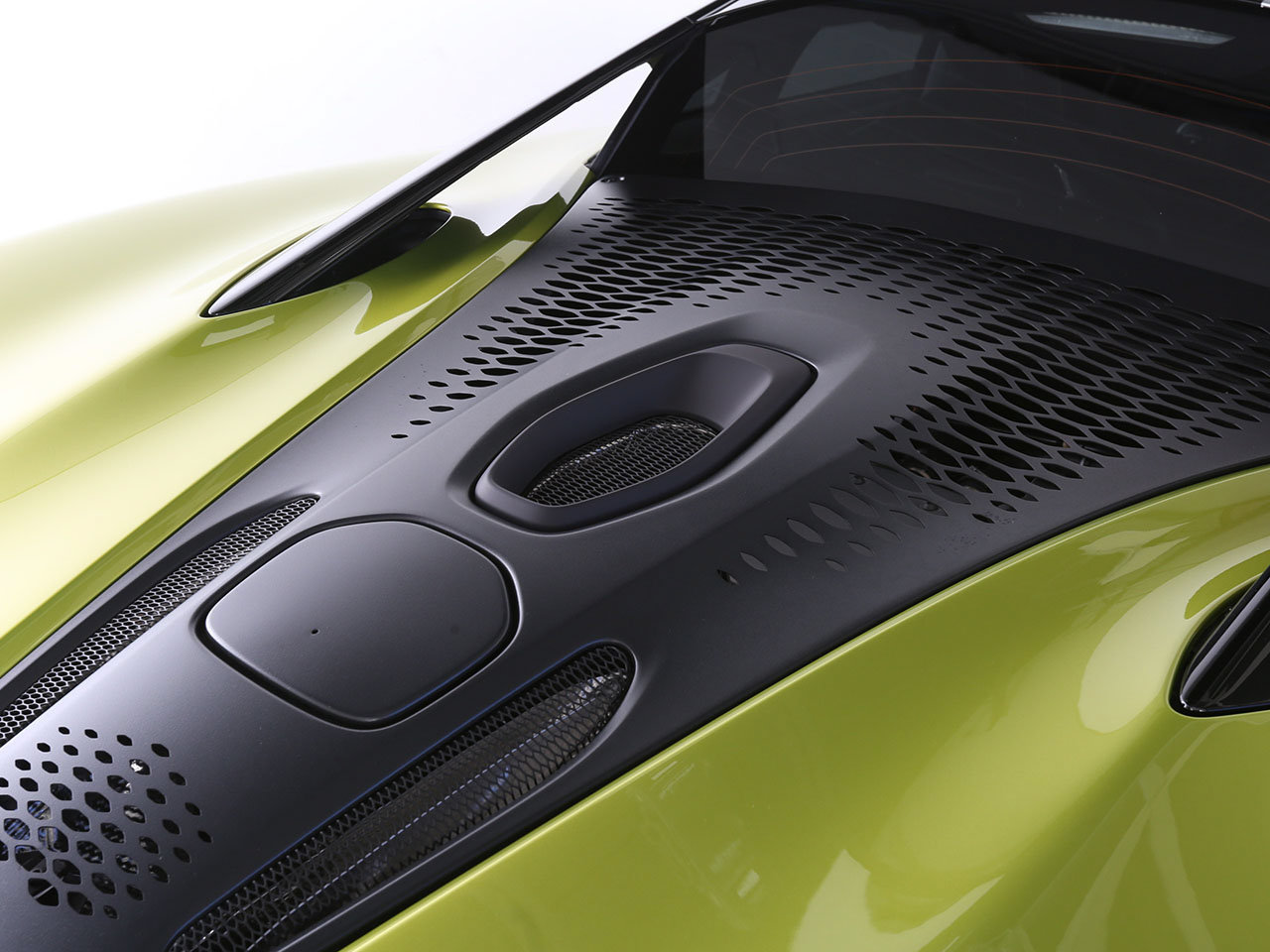 Used 2023 McLaren Artura RWD image 13