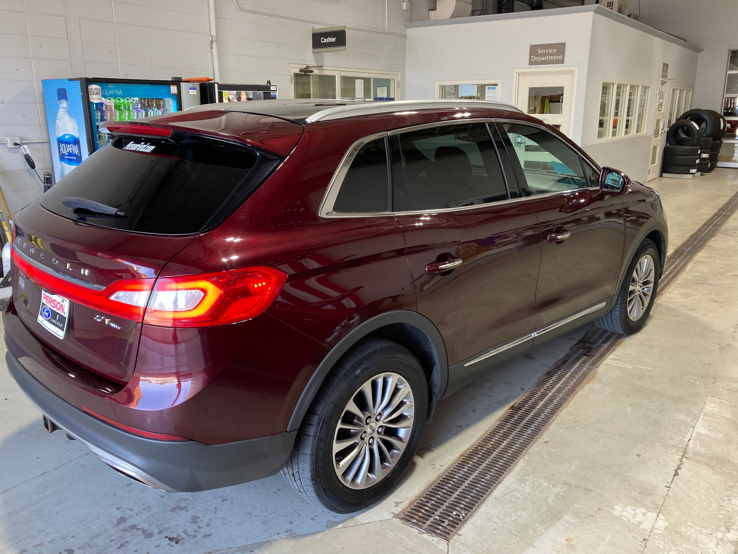 Used 2017 Lincoln MKX Select w/ Select Plus Package AWD/4WD image 16