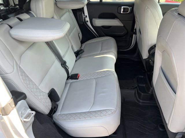 Used 2022 Jeep Wrangler Unlimited Sahara image 17