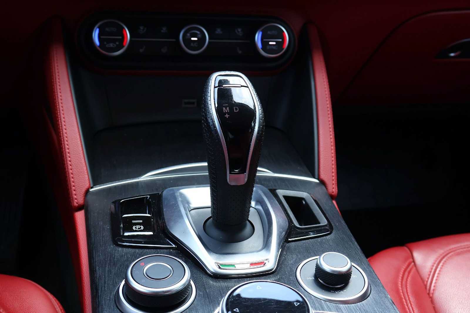 Used 2020 Alfa Romeo Stelvio w/ Nero Edizione RWD image 17