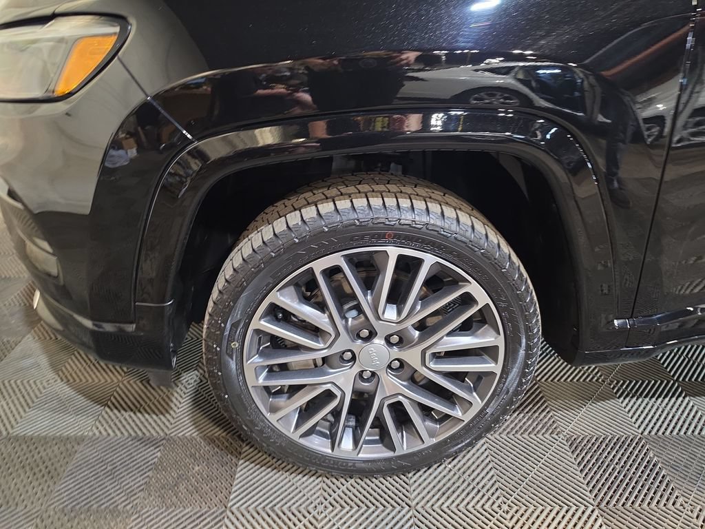 Used 2023 Jeep Compass Limited w/ Elite Group AWD/4WD image 18