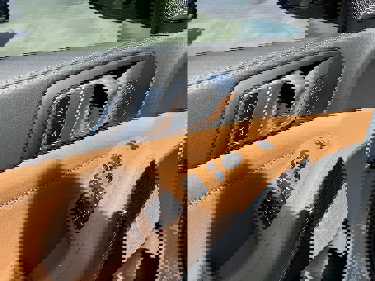 Used 2024 BMW X5 xDrive40i w/ M Sport Package image 19