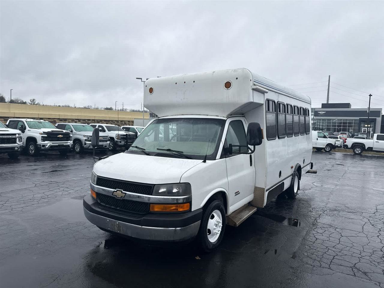 Used 2016 Chevrolet Express 4500 w/ Shuttle Bus Package RWD image 6