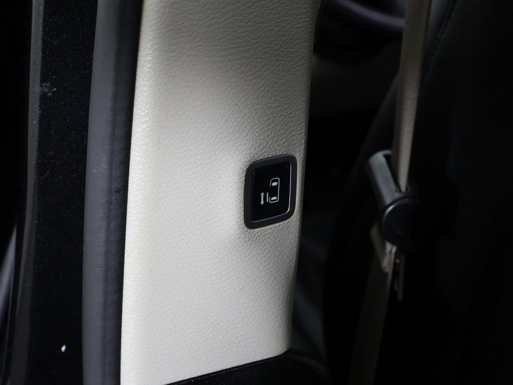 Used 2018 Chrysler Pacifica Touring-L FWD image 53