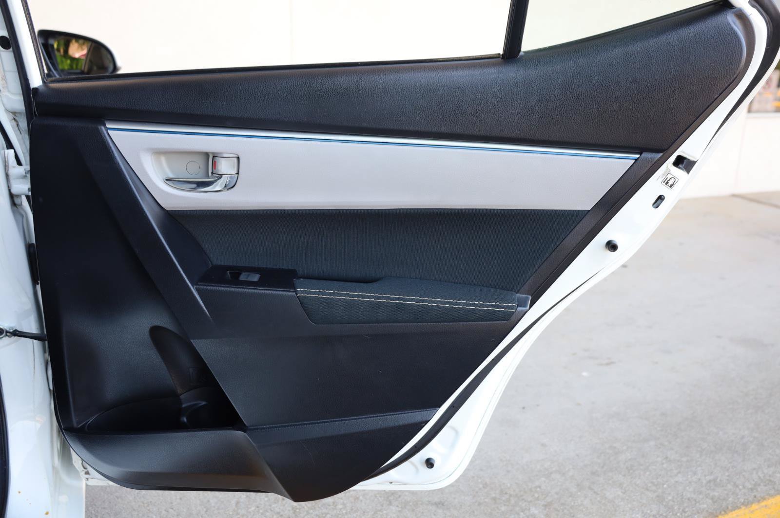 Used 2014 Toyota Corolla LE FWD image 22