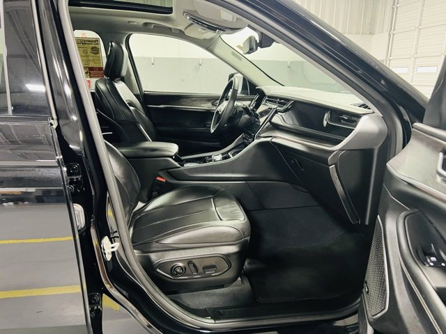 Used 2023 Jeep Grand Cherokee 4WD 4xe w/ Luxury Tech Group II image 38