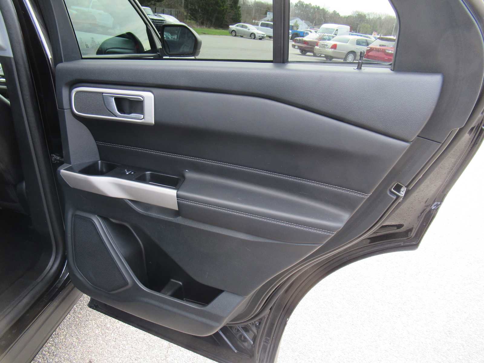 Used 2022 Ford Explorer XLT w/ Equipment Group 202A image 21