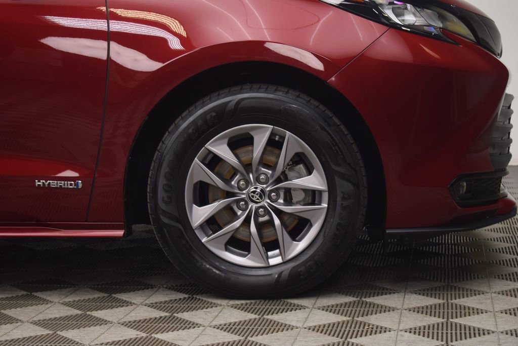 Used 2021 Toyota Sienna XLE image 34