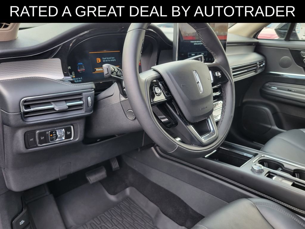 Used 2025 Lincoln Corsair AWD w/ Equipment Group 101A image 18