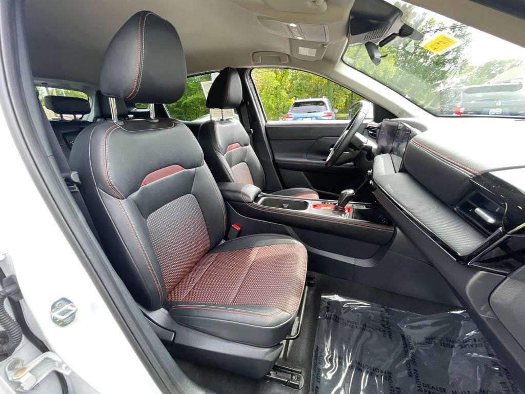 Used 2025 Nissan Kicks SR AWD/4WD image 15