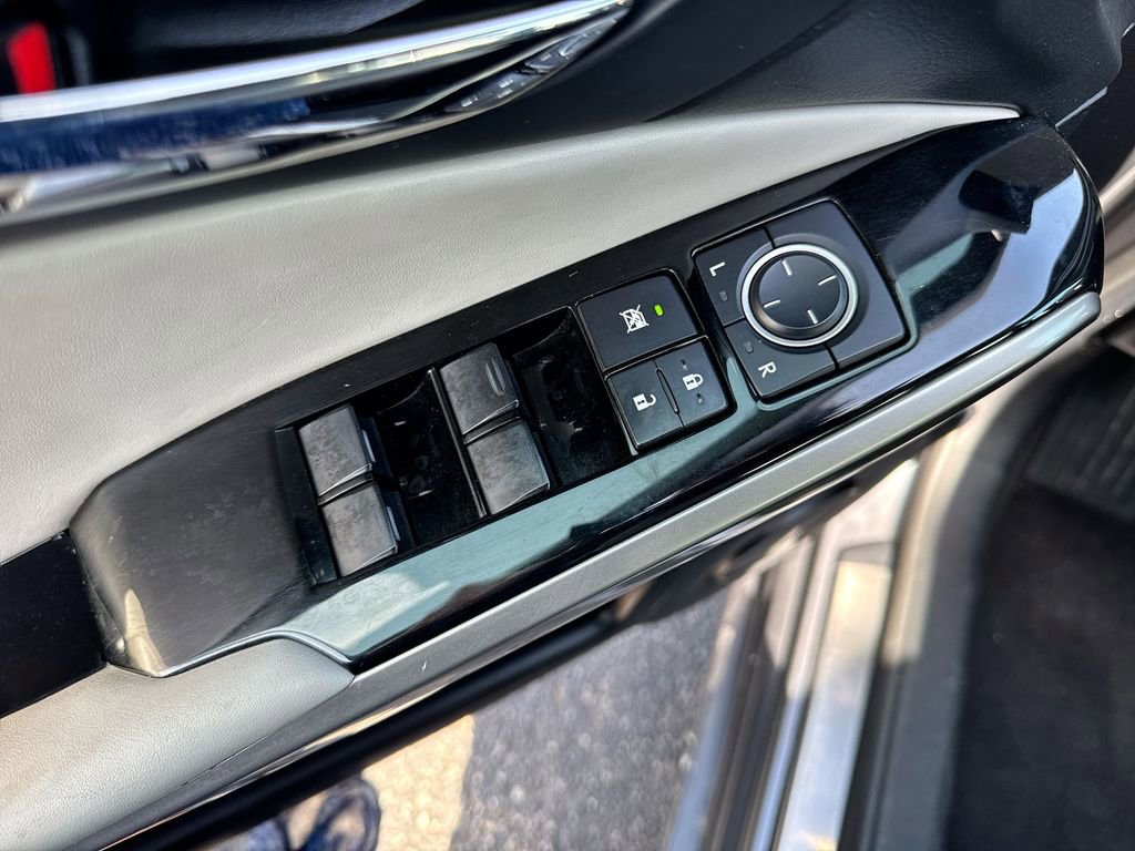 Used 2016 Lexus IS 300 AWD w/ Premium Package image 13