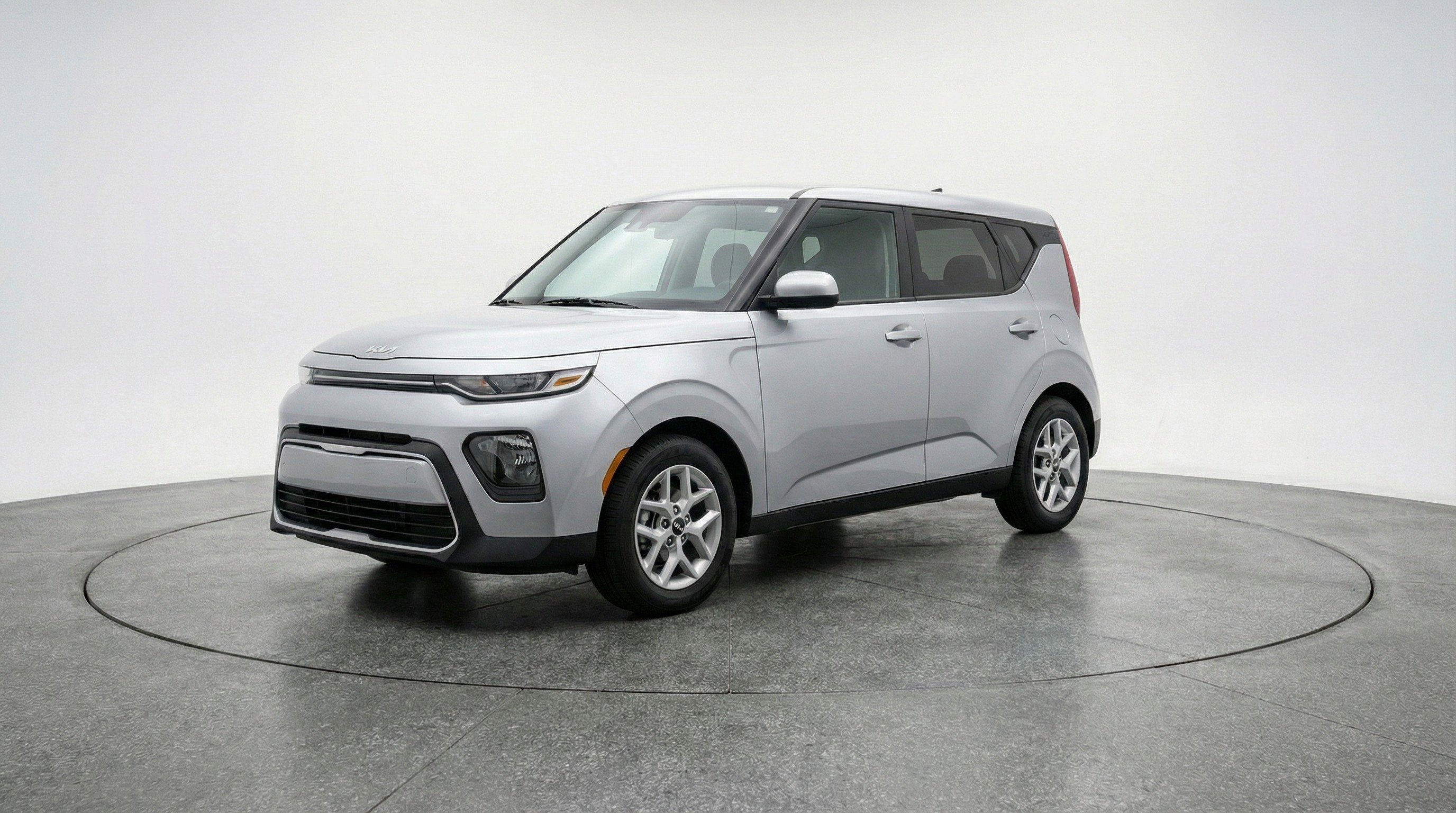 Used 2025 Kia Soul LX w/ LX Technology Package FWD image 3