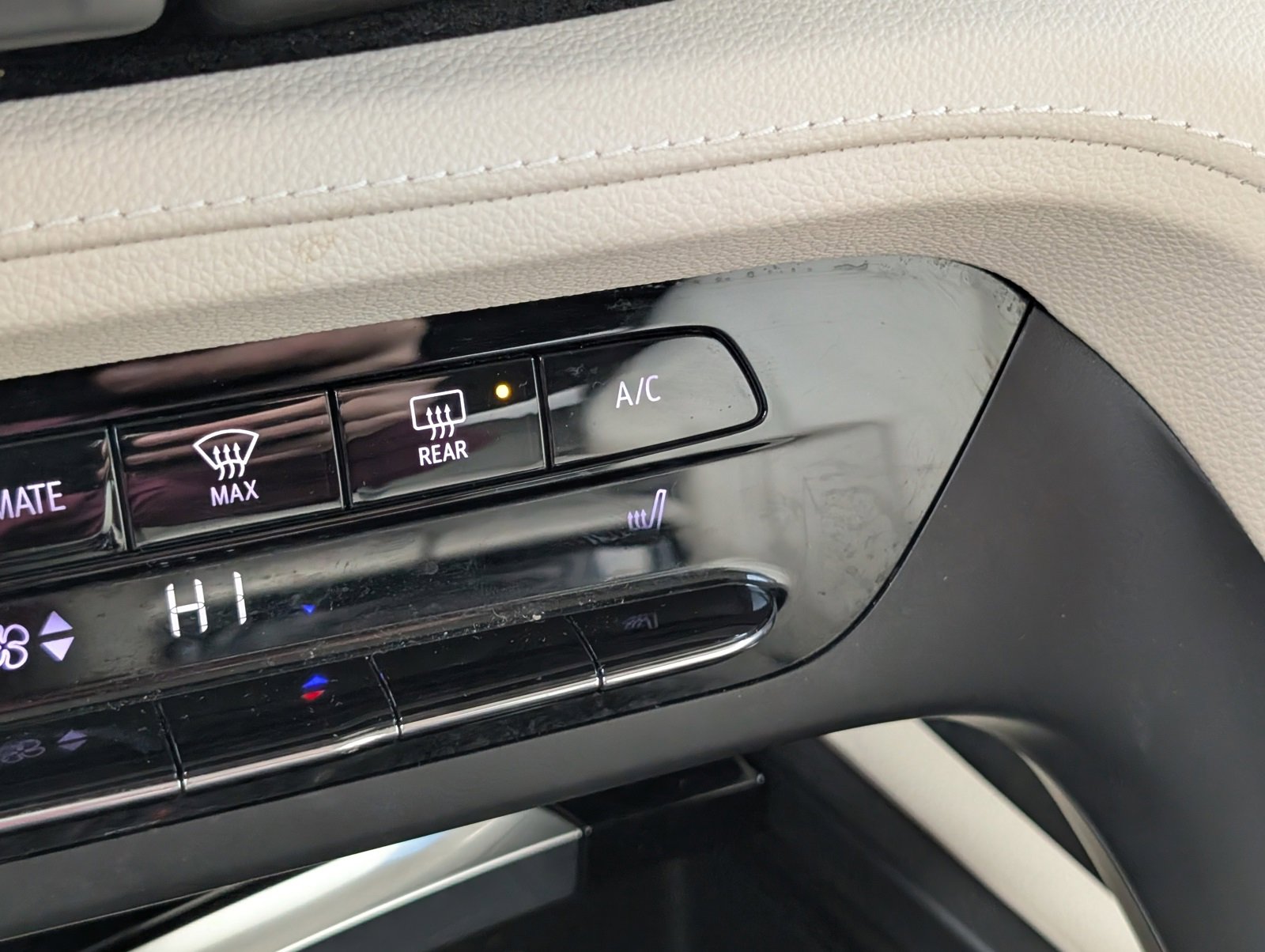 Used 2021 Buick Envision Essence image 25