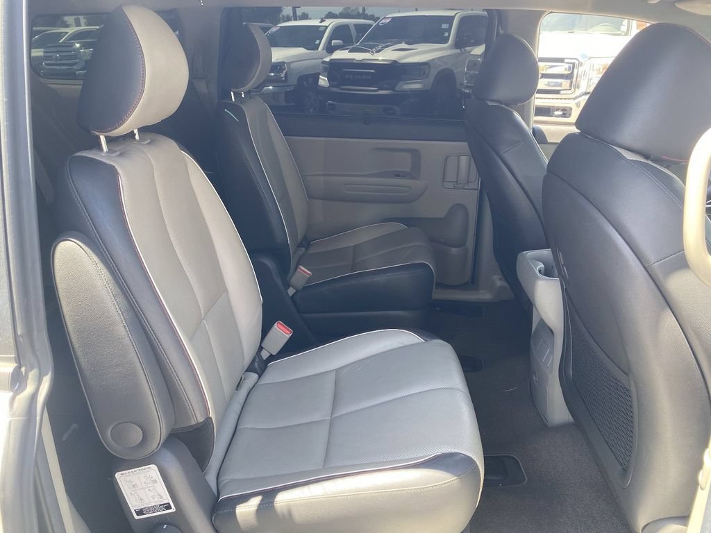 Used 2017 Kia Sedona LX w/ LX Essentials Premium Package FWD image 13